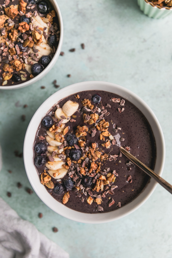 Chocolate Protein Maca Smoothie Bowl - Becks Lives Healthy